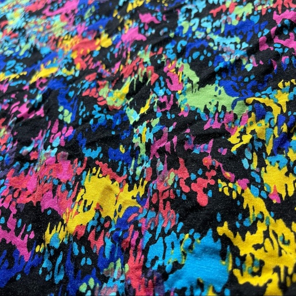 Cable & Gauge size medium rainbow color paint splatter pattern  short sleeve top - Picture 3 of 5